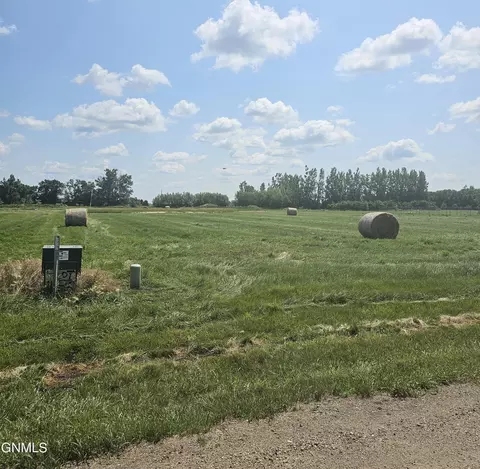 3104 Hoggarth Dr, Jamestown, ND 58401