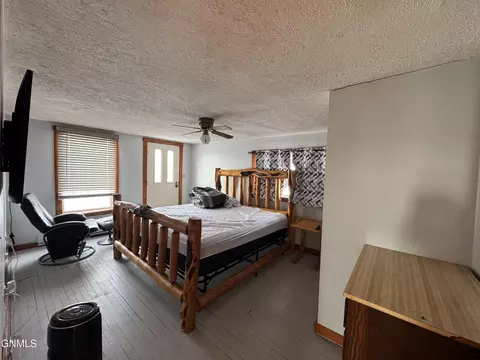 11914 47th St NW, Epping, ND 58843 photo 9