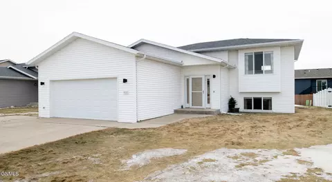 4618 37th Ave NW, Mandan, ND 58554