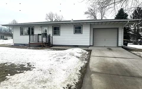 406 18th St NE, Jamestown, ND 58401