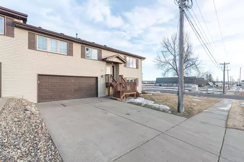 3422 Rosser Ave, Bismarck, ND 58501