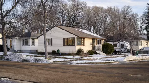 1800 B Ave E, Bismarck, ND 58501