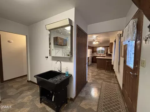Entry Way - 917 Main St, Stanton, ND 58571 photo 1 of 1