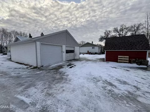 Exterior - 917 Main St, Stanton, ND 58571 photo 3 of 4