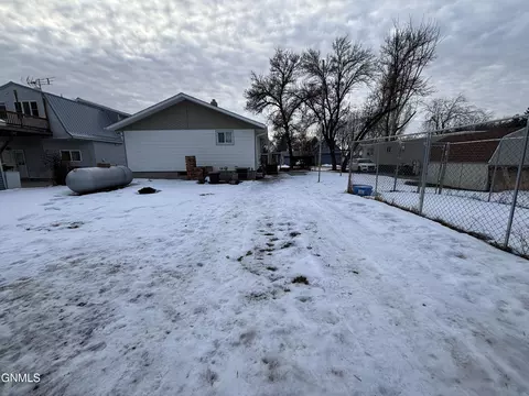 Exterior - 917 Main St, Stanton, ND 58571 photo 4 of 4