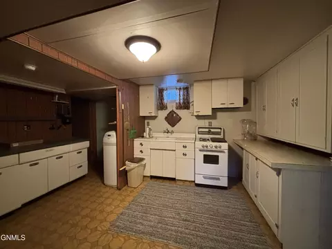 Kitchen - 917 Main St, Stanton, ND 58571 photo 5 of 5