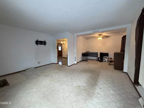 Living - 917 Main St, Stanton, ND 58571 photo 2 of 3