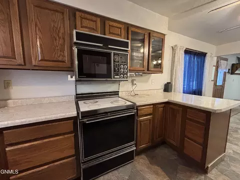 Kitchen - 917 Main St, Stanton, ND 58571 photo 2 of 5