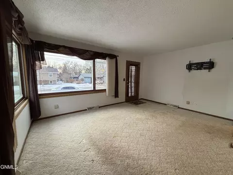 Living - 917 Main St, Stanton, ND 58571 photo 3 of 3