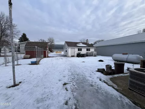 Exterior - 917 Main St, Stanton, ND 58571 photo 2 of 4