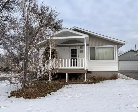 917 Main St, Stanton, ND 58571