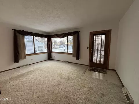 Living - 917 Main St, Stanton, ND 58571 photo 1 of 3