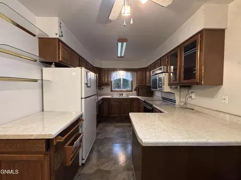 Kitchen - 917 Main St, Stanton, ND 58571 photo 1 of 5