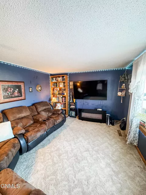 315 Central Ave W, Plentywood, MT 59254