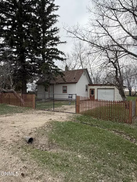 212 Pierce St, Noonan, ND 58765