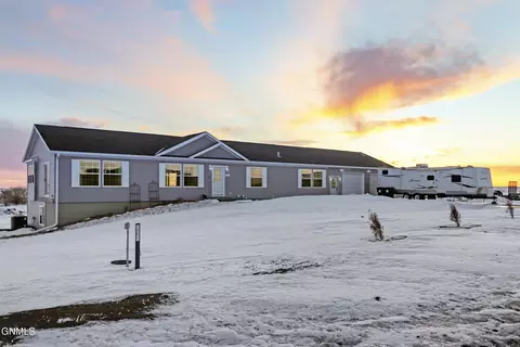 14960 Cochise St, Williston, ND 58801