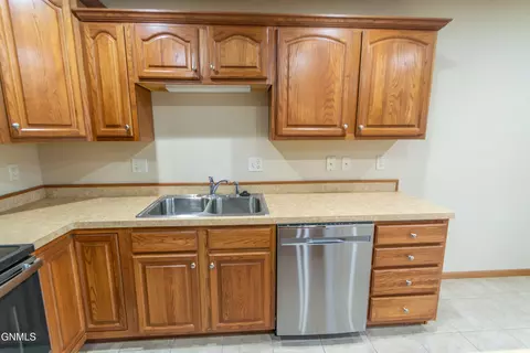 1073 Turnpike Ave, Bismarck, ND 58501 photo 7
