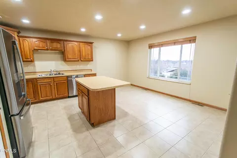 1073 Turnpike Ave, Bismarck, ND 58501 photo 5