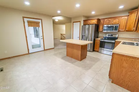 1073 Turnpike Ave, Bismarck, ND 58501 photo 9