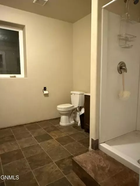 Bath - 13683 Mulberry, Williston, ND 58801 photo 6 of 8