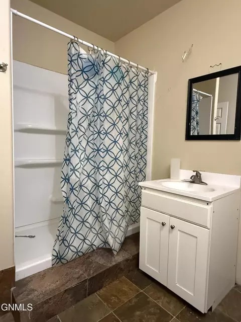 Bath - 13683 Mulberry, Williston, ND 58801 photo 8 of 8