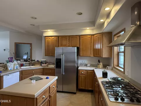 Kitchen - 13683 Mulberry, Williston, ND 58801 photo 4 of 6