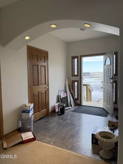 Entry Way - 13683 Mulberry, Williston, ND 58801 photo 2 of 5