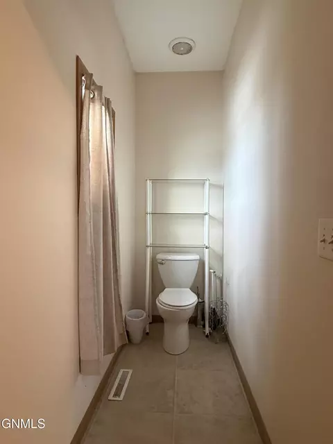 Bath - 13683 Mulberry, Williston, ND 58801 photo 2 of 8