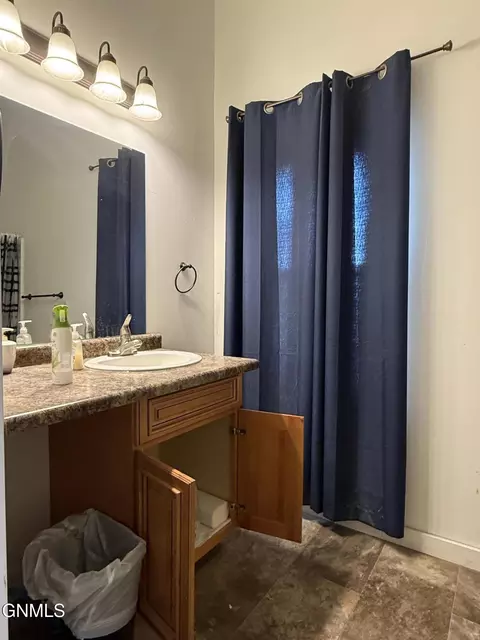 Bath - 13683 Mulberry, Williston, ND 58801 photo 5 of 8