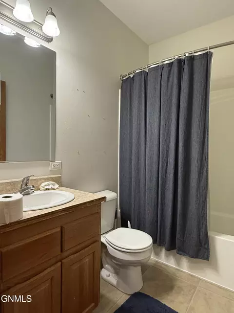 Bath - 13683 Mulberry, Williston, ND 58801 photo 3 of 8