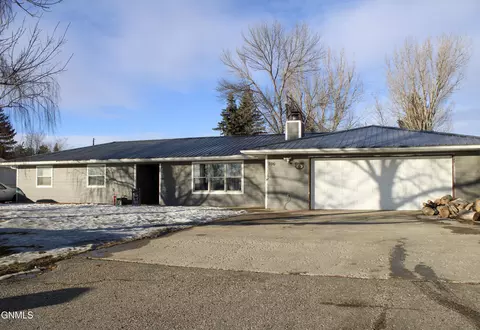 706 1st St N, New Town, ND 58763