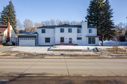 602 6th Ave NW, Mandan, ND 58554