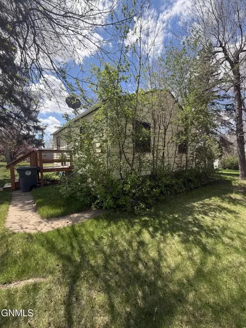 Exterior - 405 Main St, Grenora, ND 58845 photo 1 of 2