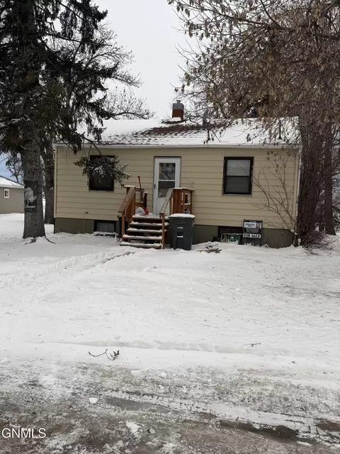 405 Main St, Grenora, ND 58845