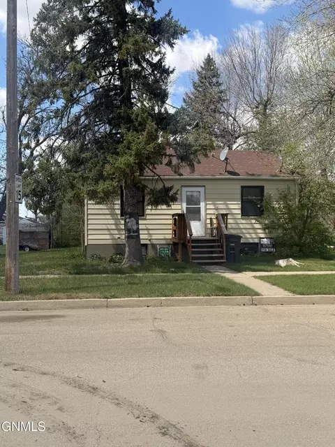 405 Main St, Grenora, ND 58845