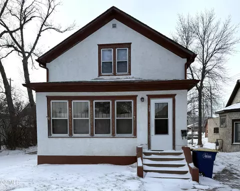 120 4th Ave SE, Jamestown, ND 58401