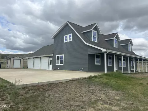 4464 146w Ave NW, Williston, ND 58801