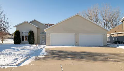 2330 Fresno Dr, Bismarck, ND 58504