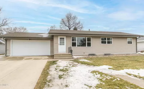 1506 3rd St S, Bismarck, ND 58504