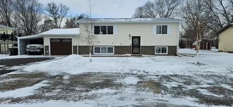 11 Greely Dr, Lincoln, ND 58504