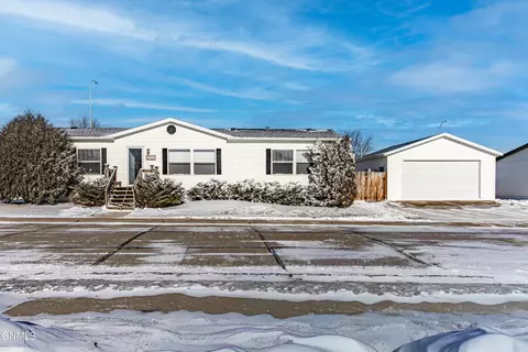 4602 Gates Dr, Bismarck, ND 58503