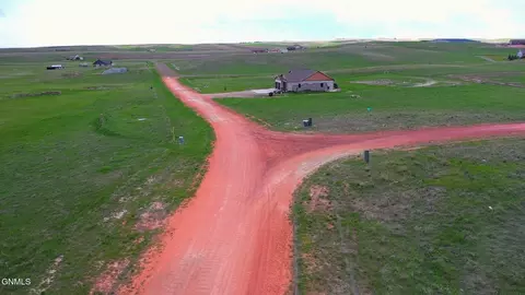 2462 Prairie Ln, Watford City, ND 58854