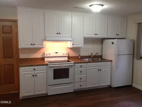 Kitchen - 405 E Interstate Ave, Bismarck, ND 58503 photo 2 of 3
