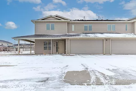835 Mayflower Dr, Bismarck, ND 58504