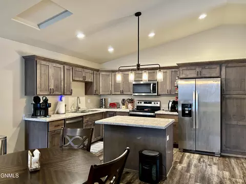 155 Pine Ave, Mapleton, ND 58059 photo 3