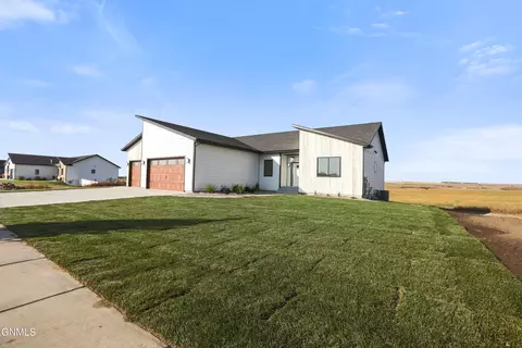 3103 44th Ave W, Williston, ND 58801 photo 3