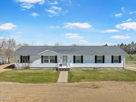 6881 2nd Avenue Cir E, Williston, ND 58801