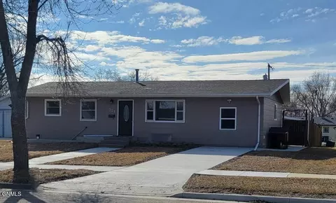 321 16th Ave NE, Jamestown, ND 58401