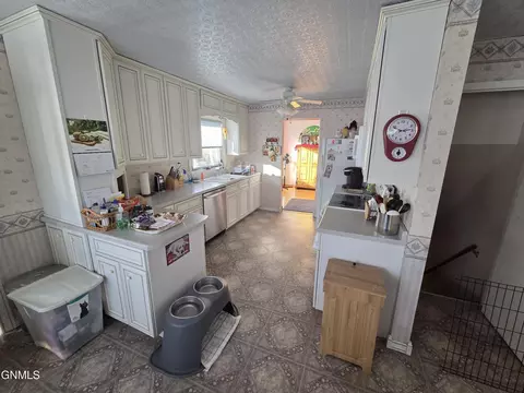 Kitchen - 601 14th Ave W, Williston, ND 58801 photo 1 of 1