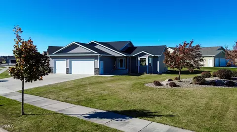 4300 Borden Harbor Pl SE, Mandan, ND 58554